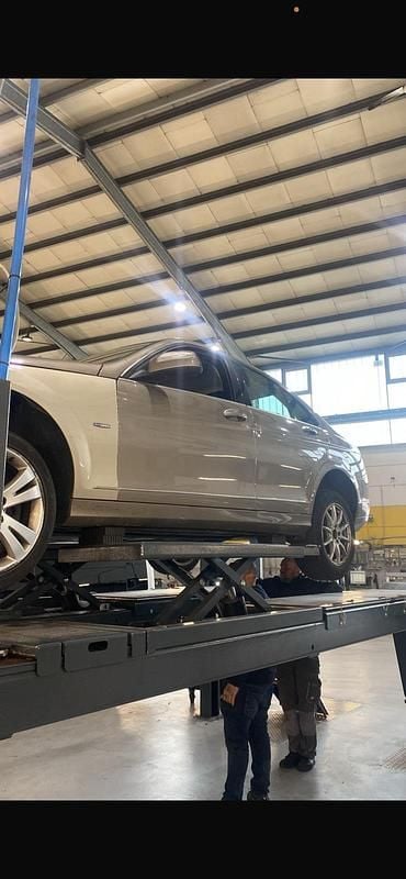 Gebraucht Mercedes C220 170 PS (125 kW) 2008 Gold Limousine