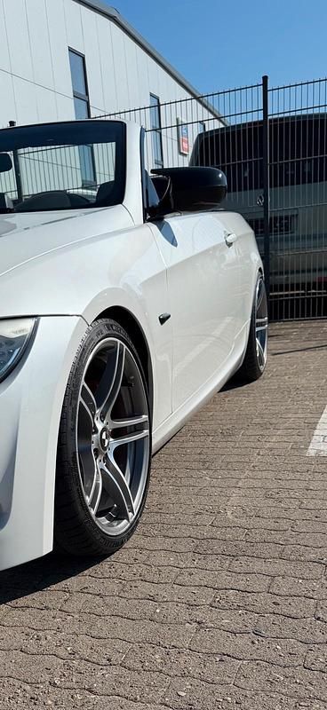 Gebraucht BMW 335 Cabriolet 306 PS (225 kW) 2012 Weiß Cabrio