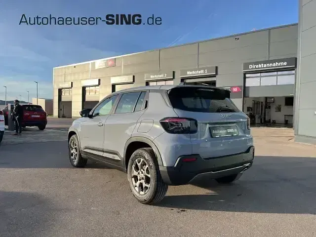 Neu Jeep Avenger Longitude 110 PS (80 kW) 2025 Grau SUV