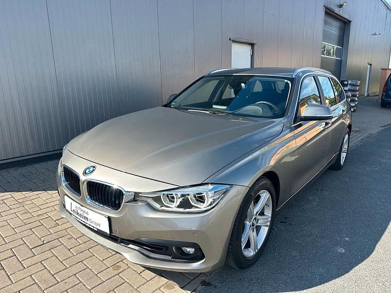 Silber Gebraucht 2017 BMW 320 Advantage Kombi | 20.990 € (Etwas zu teuer) - Bild 1/4