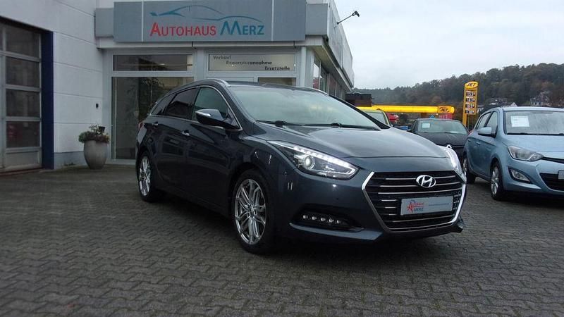 Gebraucht Hyundai i40 Style 165 PS (121 kW) 2017 Blau Kombi