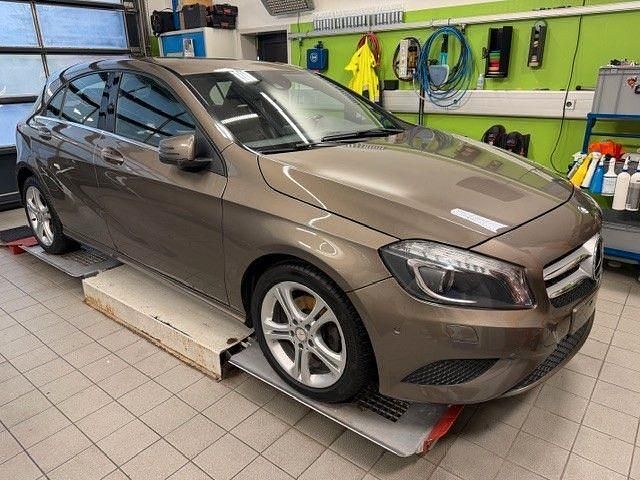 Gebraucht Mercedes A220 170 PS (125 kW) 2013 Grau Limousine