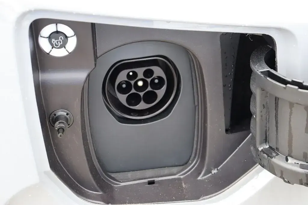 Neu Ford Tourneo Active 232 PS (170 kW) 2026 Grey matter Van / Kleinbus