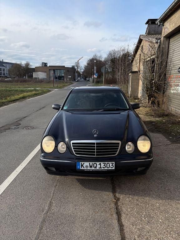 Gebraucht Mercedes E220 Elegance 143 PS (105 kW) 2001 Blau Limousine