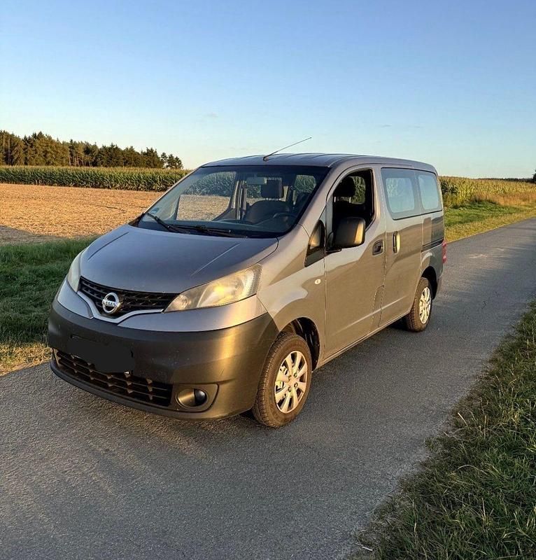 Grau Gebraucht 2011 Nissan Evalia Premium Edition Van / Kleinbus | 4.250 € (Fairer Preis) - Bild 1/4