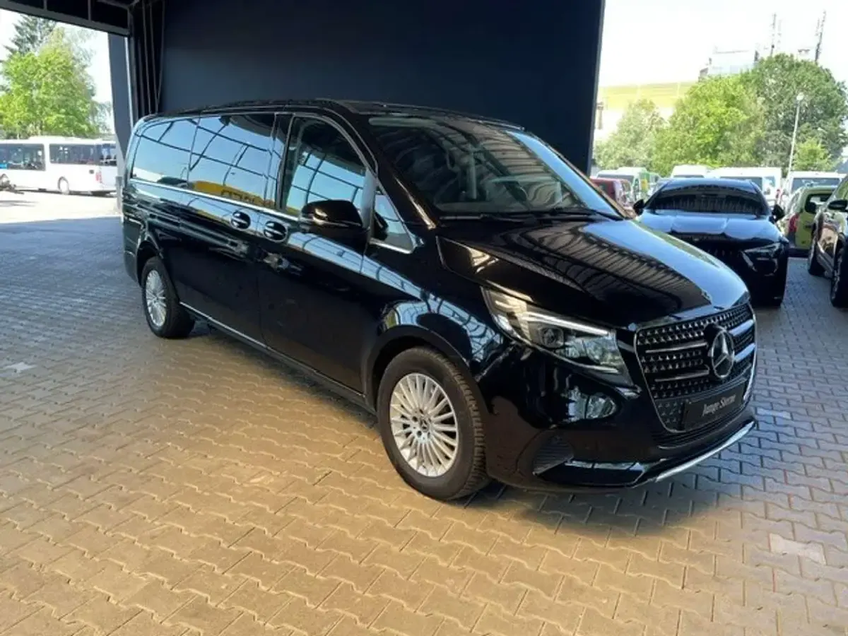Gebraucht Mercedes V300 Avantgarde 237 PS (174 kW) 2025 Obsidianschwarz metallic Van / Kleinbus