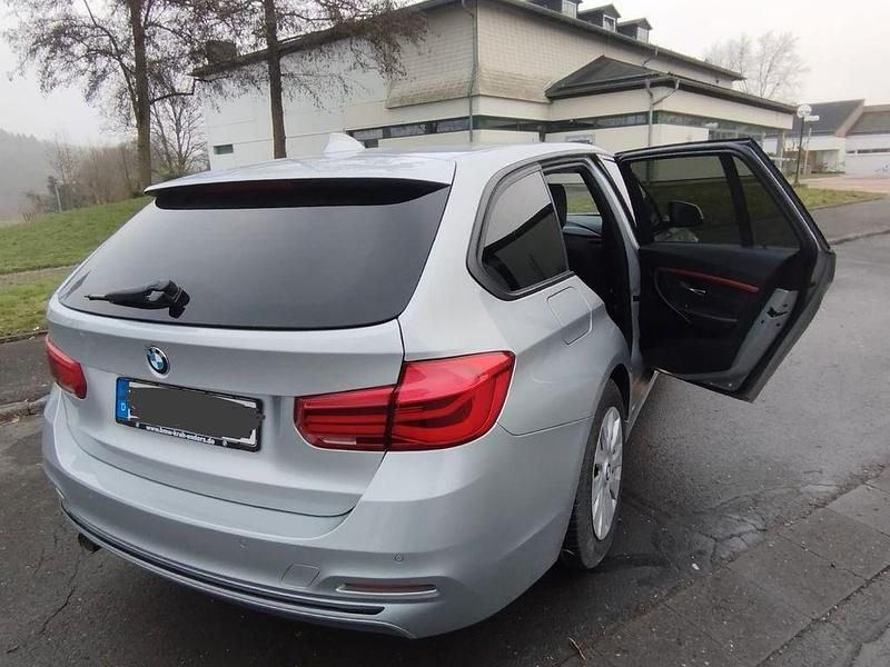 Gebraucht BMW 318 Sport Line 150 PS (110 kW) 2016 Silber Kombi