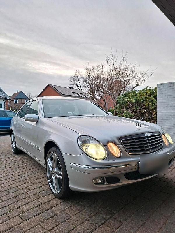 Gebraucht Mercedes E350 270 PS (198 kW) 2005 Silber Limousine