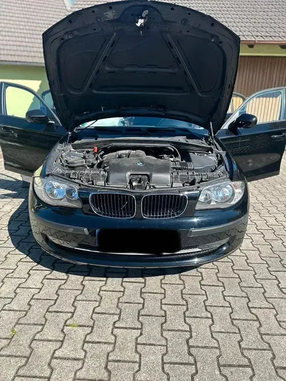 Gebraucht BMW 116 122 PS (89 kW) 2010 Schwarz Kleinwagen
