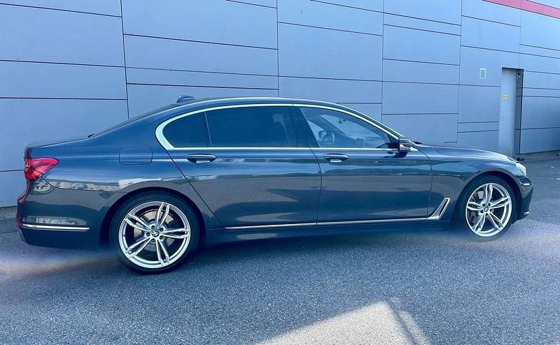 Gebraucht BMW 740L 320 PS (235 kW) 2019 Arktikgrau Limousine