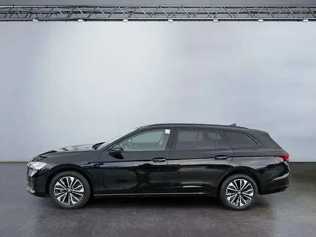 Gebraucht Skoda Superb Selection 150 PS (110 kW) 2025 Ebony schwarz Kombi
