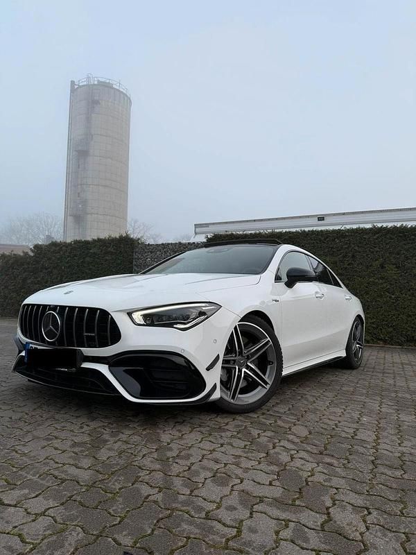 Weiß Gebraucht 2021 Mercedes CLA45 AMG AMG Coupé | 39.900 € (Superpreis) - Bild 1/4
