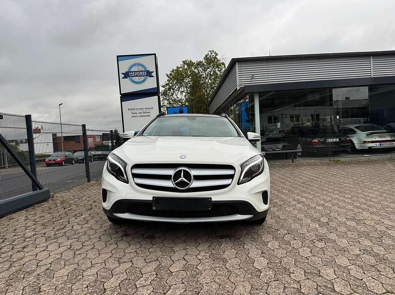 Gebraucht Mercedes GLA200 156 PS (114 kW) 2014 Calcitweiß SUV