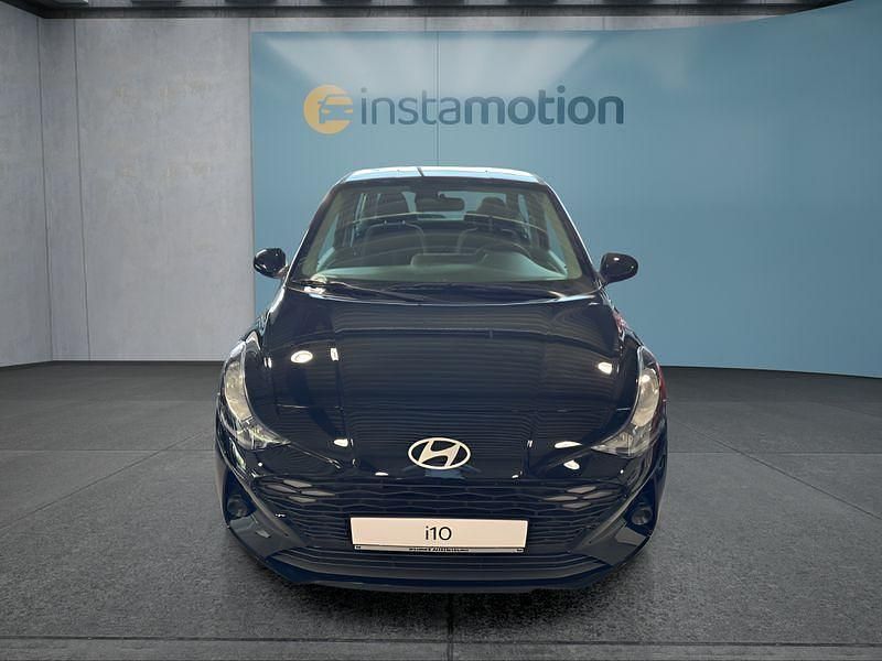Gebraucht Hyundai i10 Select 63 PS (46 kW) 2024 Schwarz Kleinwagen