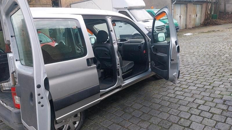 Gebraucht Citroën Berlingo 75 PS (55 kW) 2009 Silber Van / Kleinbus