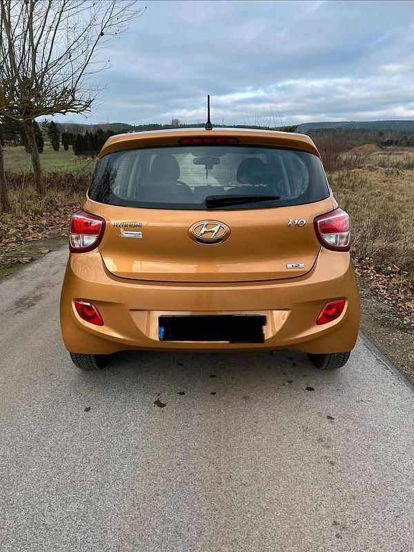 Gebraucht Hyundai i10 87 PS (63 kW) 2014 Orange Kleinwagen