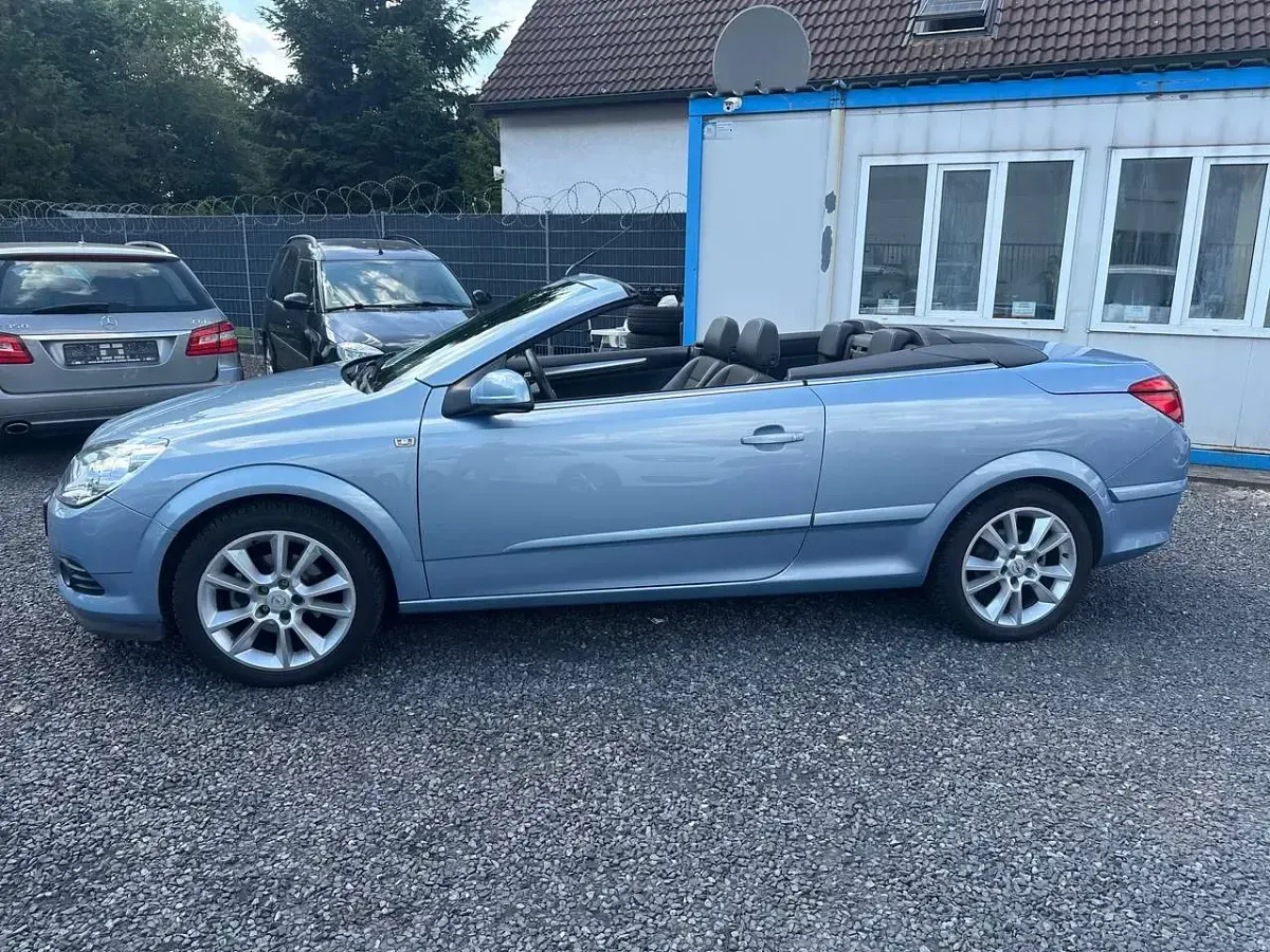 Gebraucht Opel Astra 140 PS (102 kW) 2007 Aeroblau mi2 Cabrio