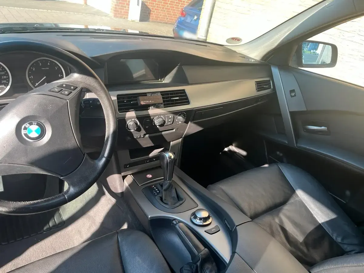 Gebraucht BMW 523 180 PS (132 kW) 2005 Schwarz Limousine