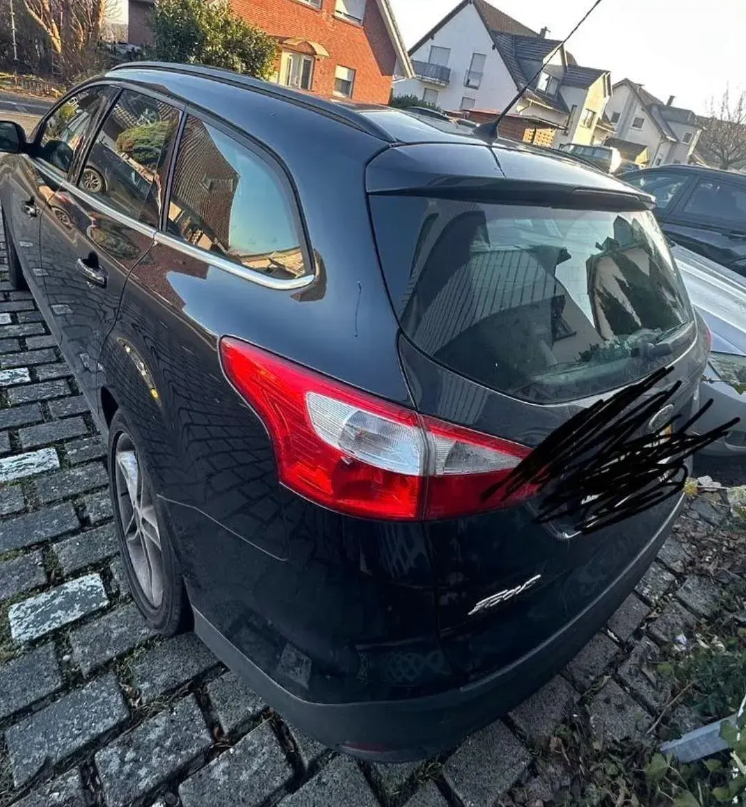 Gebraucht Ford Focus Trend 101 PS (74 kW) 2014 Schwarz Kombi