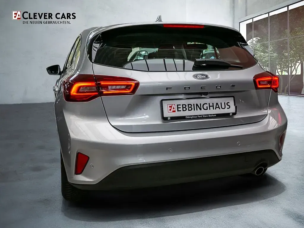 Używany Ford Focus Titanium 125 KM (91 kW) 2024 Srebrny Sedan/Limuzyna