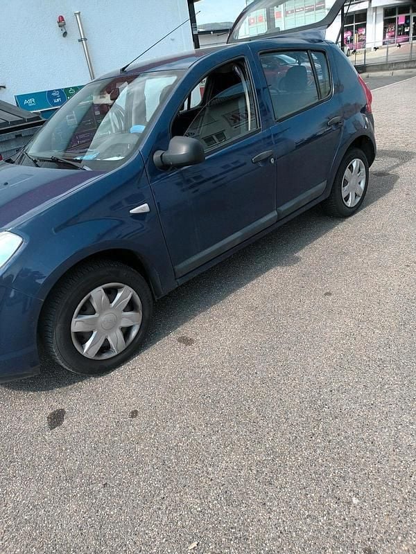Second-hand Dacia Sandero 75 CP (55 kW) 2009 Albastru Hatchback