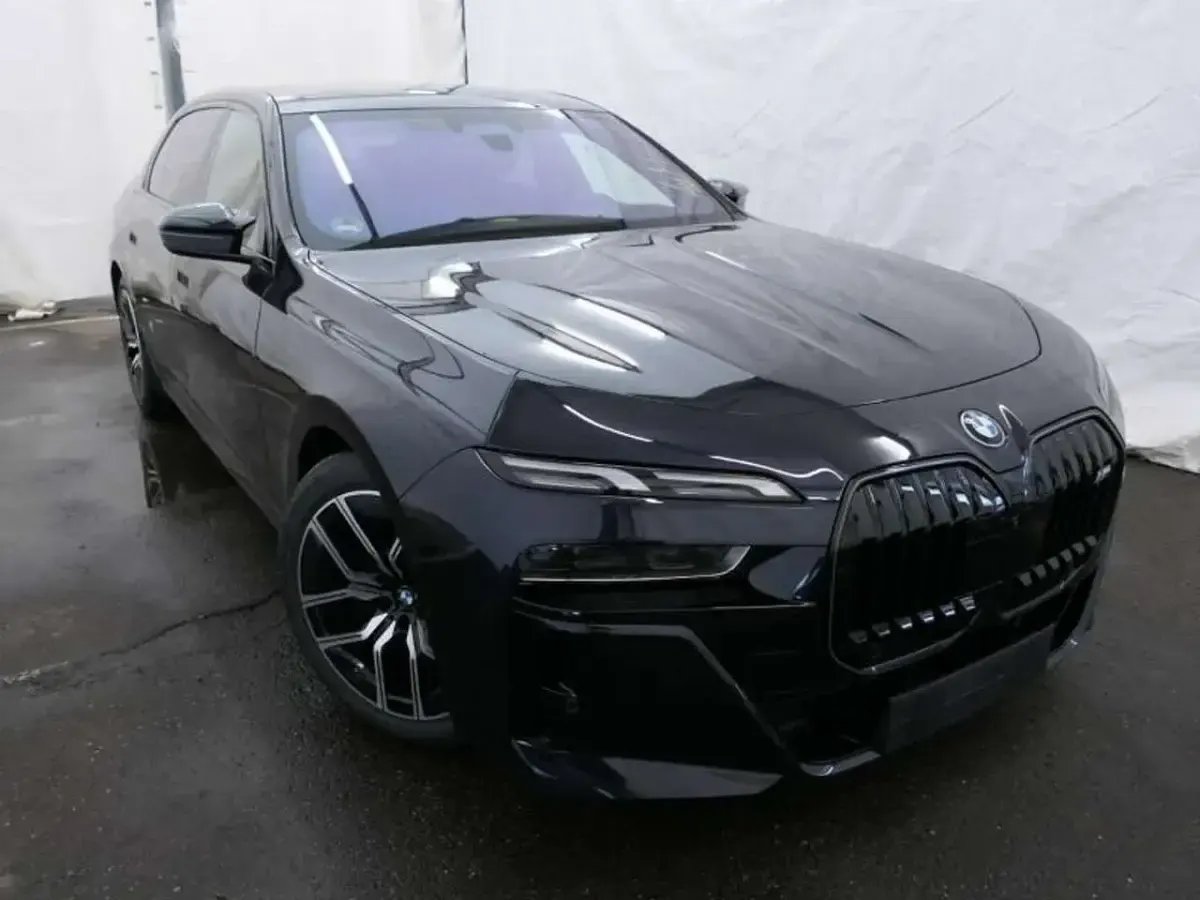 Gebraucht BMW 760 M Performance 571 PS (419 kW) 2025 Schwarz Limousine