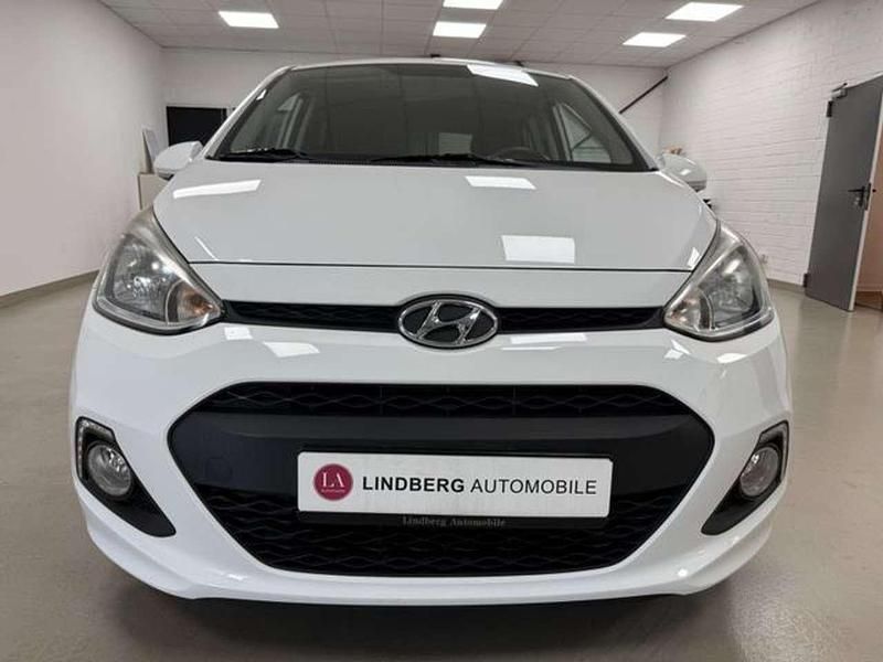 Gebraucht Hyundai i10 Passion 87 PS (63 kW) 2016 Weiß Kleinwagen