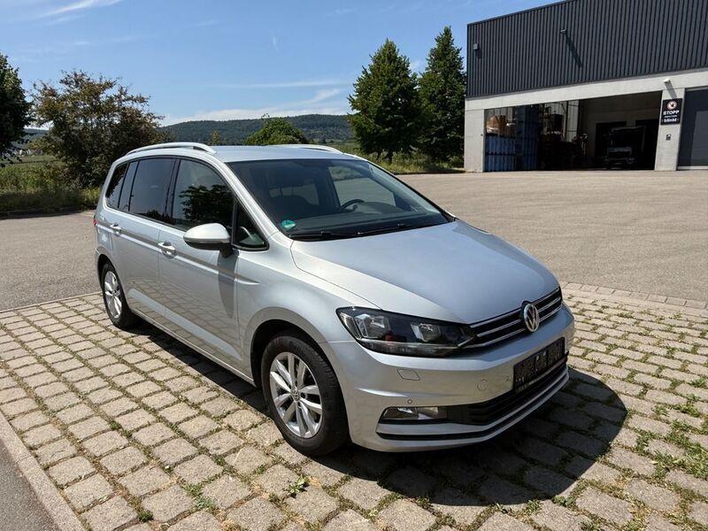 Reflexsilber Gebraucht 2016 VW Touran Van / Kleinbus | 17.700 € (Fairer Preis) - Bild 1/4