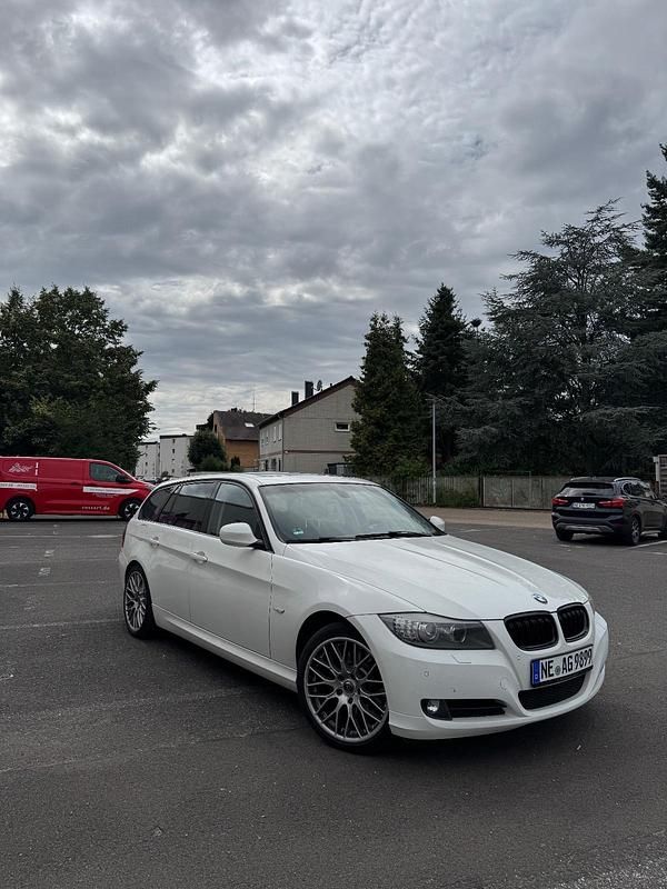 Weiß Gebraucht 2012 BMW 325 Kombi | 9.200 € (Fairer Preis) - Bild 1/4