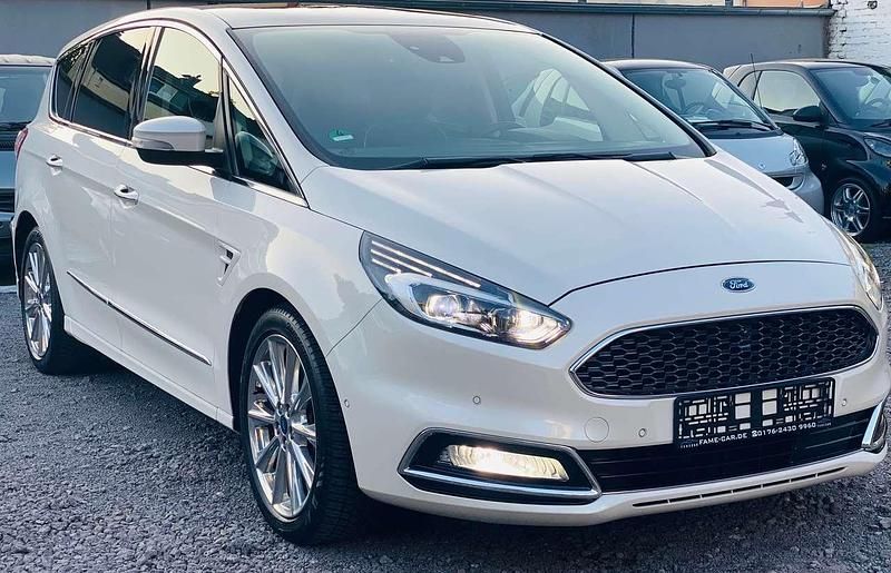 Arktisweiß (metallic) Gebraucht 2018 Ford S-MAX Vignale Van / Kleinbus | 26.000 € - Bild 1/4