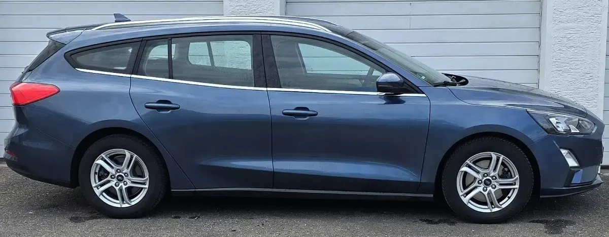 Usado Ford Focus Cool & Connect 101 CV (74 kW) 2020 Azul Berlina