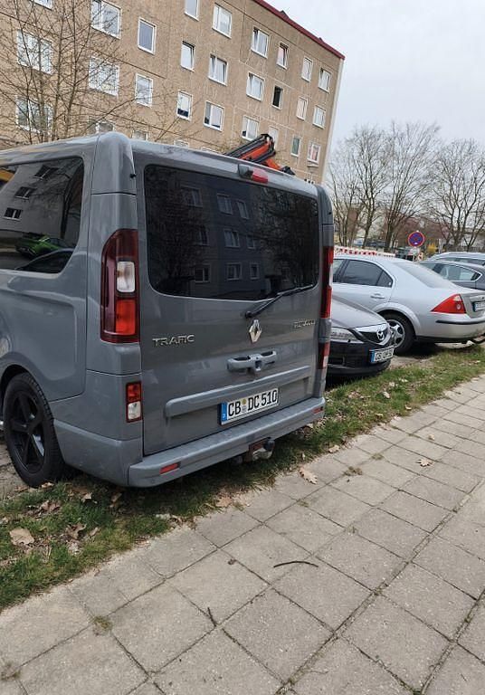Second-hand Renault Trafic 145 CP (106 kW) 2015 Gri Monovolum