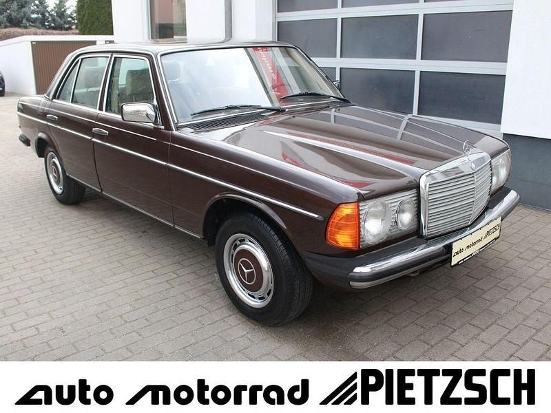 Braun Gebraucht 1981 Mercedes 230 Limousine | 11.450 € - Bild 1/4