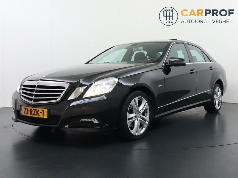 Schwarz Gebraucht 2010 Mercedes E220 Limousine | 5.750 € (Superpreis) - Bild 1/4