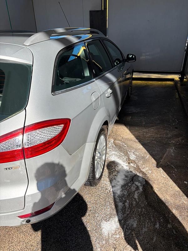 Gebraucht Ford Mondeo 140 PS (102 kW) 2008 Silber Kombi