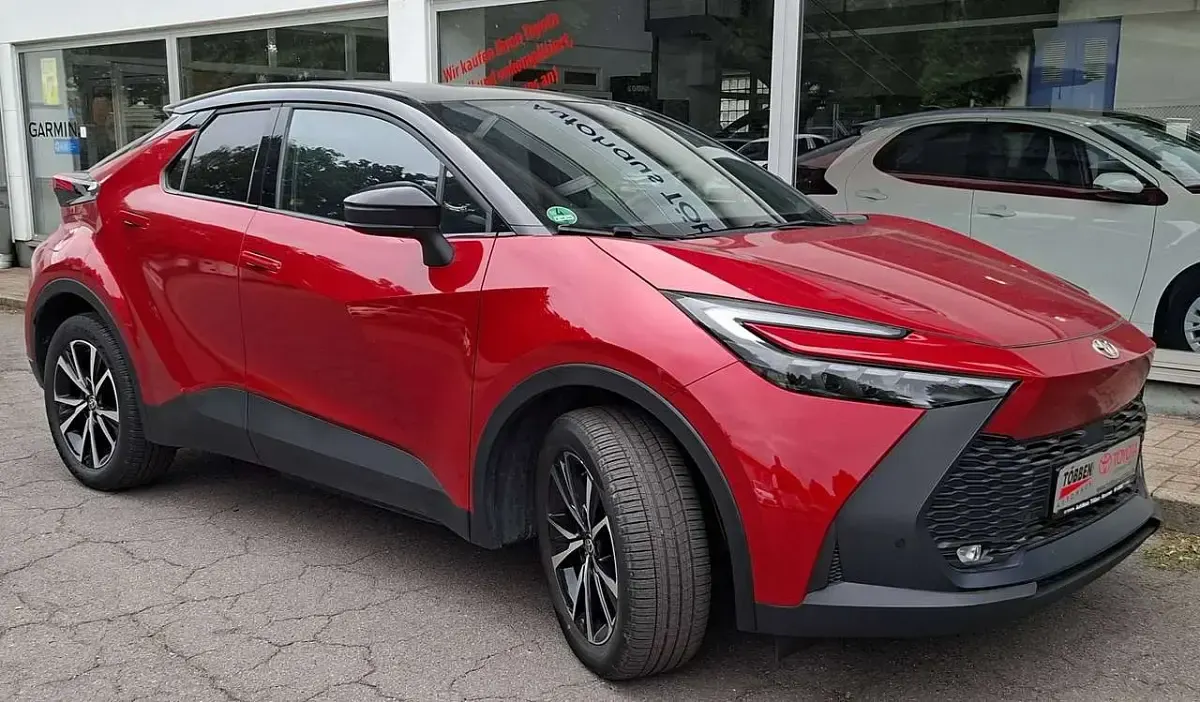 Gebraucht Toyota C-HR 223 PS (164 kW) 2025 Karmina rot SUV