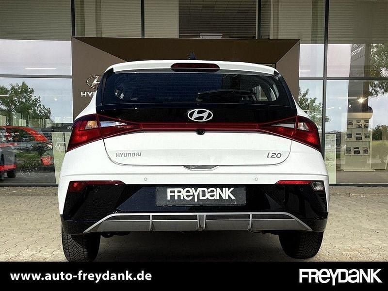 Gebraucht Hyundai i20 Select 101 PS (74 kW) 2025 Atlas white Kleinwagen