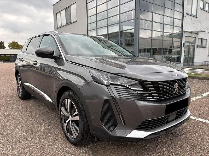Grau Gebraucht 2021 Peugeot 5008 Allure Van / Kleinbus | 22.015 € (Guter Preis) - Bild 1/4