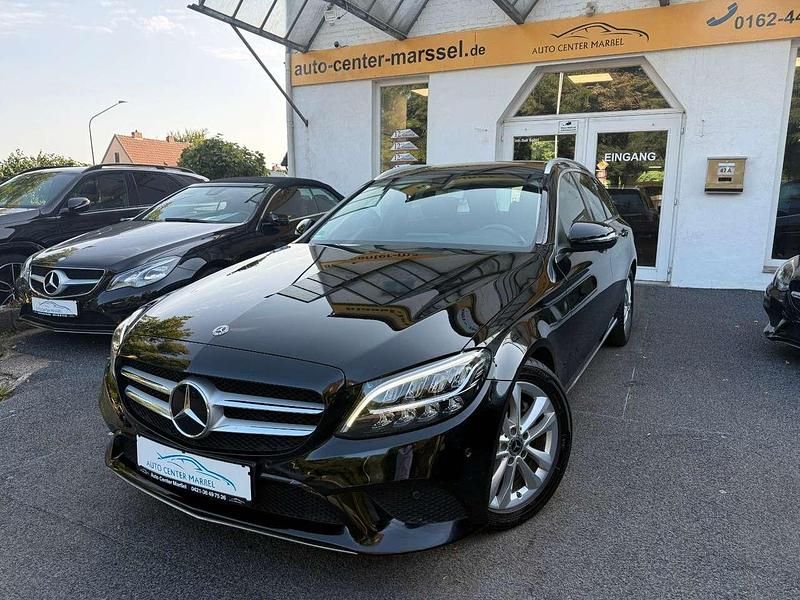 Schwarz/baltic black Gebraucht 2019 Mercedes C220 Avantgarde Kombi | 19.990 € (Fairer Preis) - Bild 1/4