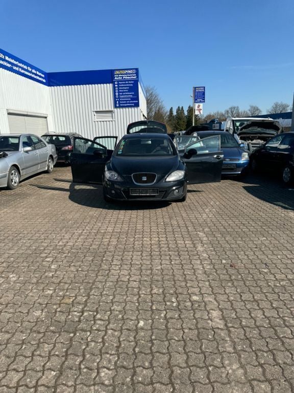 Schwarz Gebraucht 2012 Seat Leon Copa Limousine | 1.990 € (Superpreis) - Bild 1/4
