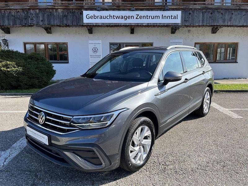 Gebraucht VW Tiguan Allspace Life 150 PS (110 kW) 2023 Platinum grey (grau) SUV