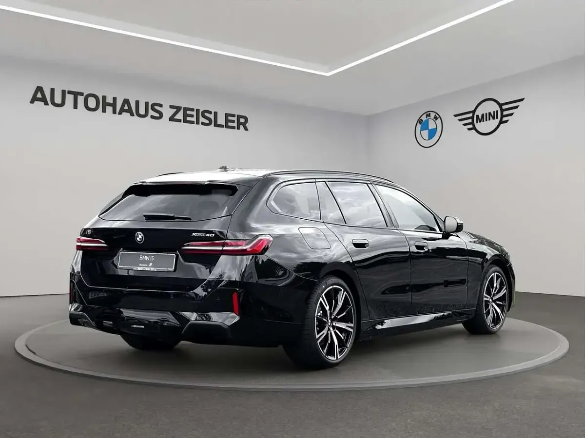 Gebraucht BMW i5 M Sport 289 kW (394 PS) 2025 Schwarz Limousine