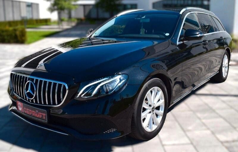 Schwarz Gebraucht 2019 Mercedes E200 Kombi | 22.750 € (Superpreis) - Bild 1/4