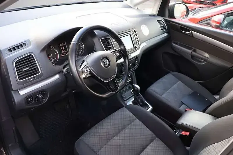 Gebraucht VW Sharan Trendline 150 PS (110 kW) 2019 Braun Van / Kleinbus