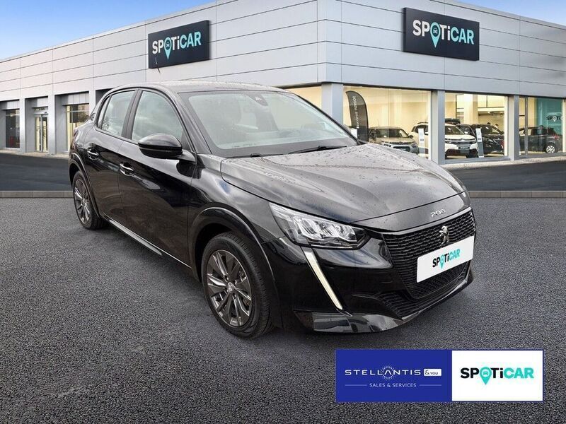 Gebraucht Peugeot e-208 Active 100 kW (136 PS) 2022 Schwarz Kleinwagen