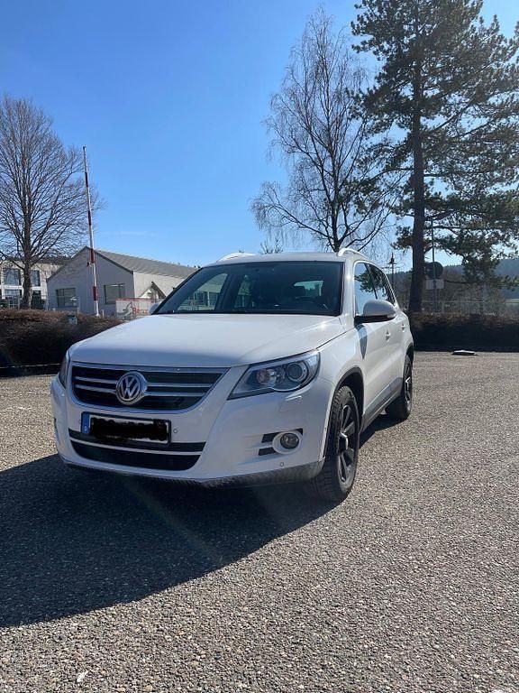 Weiß Gebraucht 2010 VW Tiguan Sportline SUV | 7.499 € (Fairer Preis) - Bild 1/4