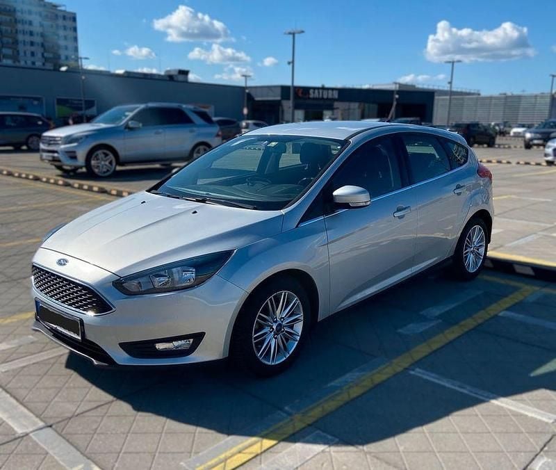 Gebraucht Ford Focus Cool & Connect 101 PS (74 kW) 2017 Silber Limousine