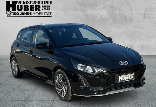 Neu Hyundai i20 Trend 101 PS (74 kW) 2025 Schwarz metallic Limousine