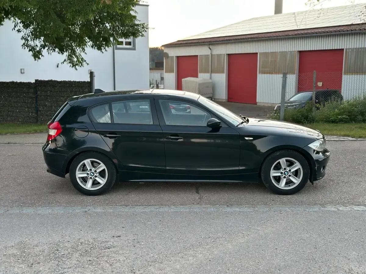 Gebraucht BMW 120 163 PS (119 kW) 2007 Schwarz Kleinwagen