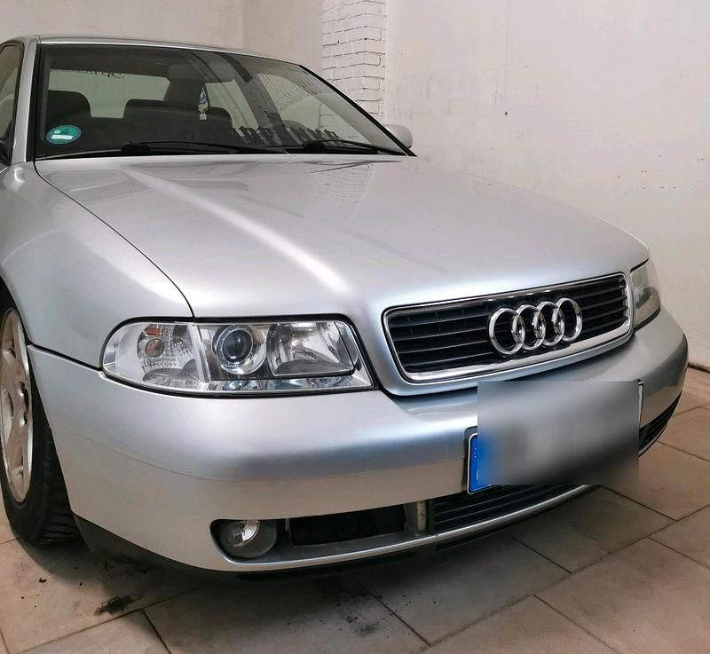 Silber Gebraucht 2000 Audi A4 Basis Limousine | 799 € (Guter Preis) - Bild 1/4